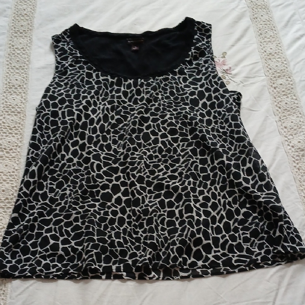 Elegant Black and White Patterned Tank Top